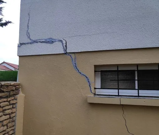 Expertise d'assuré pour des fissures suite à catastrophe naturelle sécheresse vers Troyes, Troyes, Expertises Bâtiment - Franck RIVET